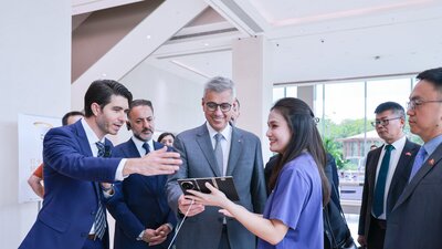 Bakan Memişoğlu, Huawei'nin Çin'deki merkezini ziyaret etti