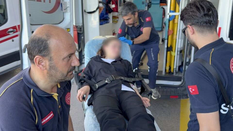 Öğrenci servisine silahlı saldırı! 1'i öğrenci 2 yaralı!