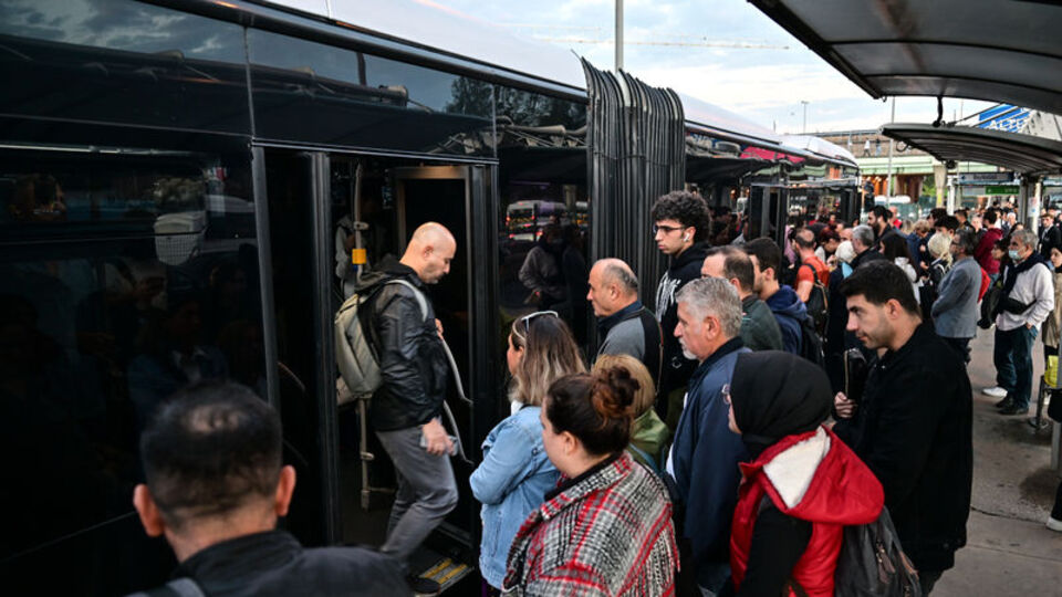İBB'de toplu taşıma, okul servisi ve otaparka zam