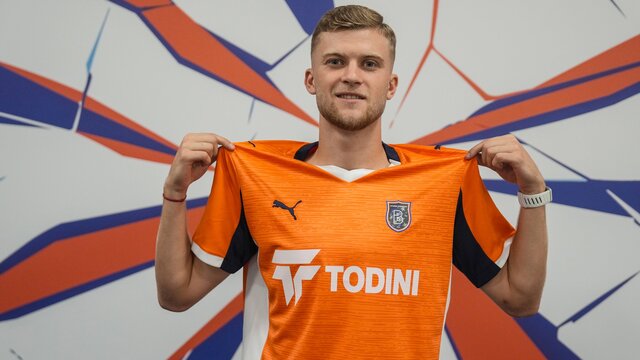 Başakşehir'den orta sahaya takviye!