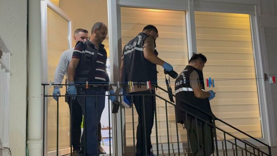 Eski eşini eşarbıyla boğdu