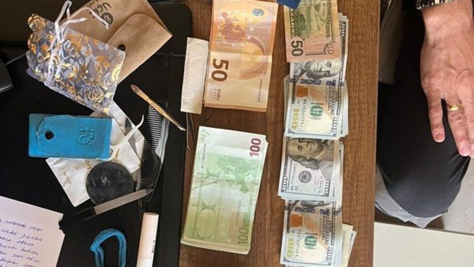 Tuvalette 400 bin liralık döviz ve altın buldu