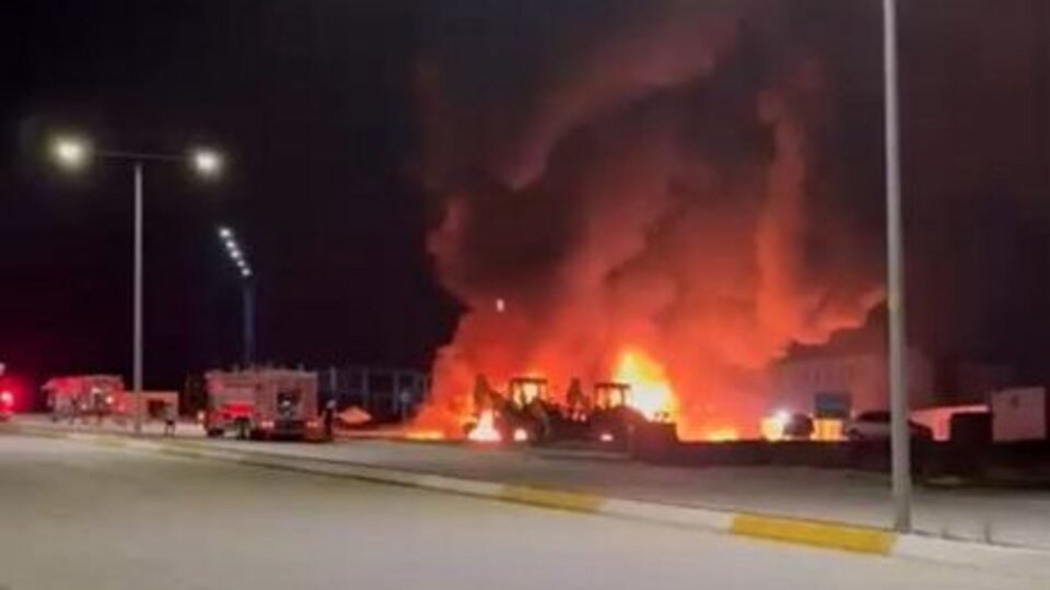 Akaryakıt tankerleri ve kamyonlar alev alev yandı