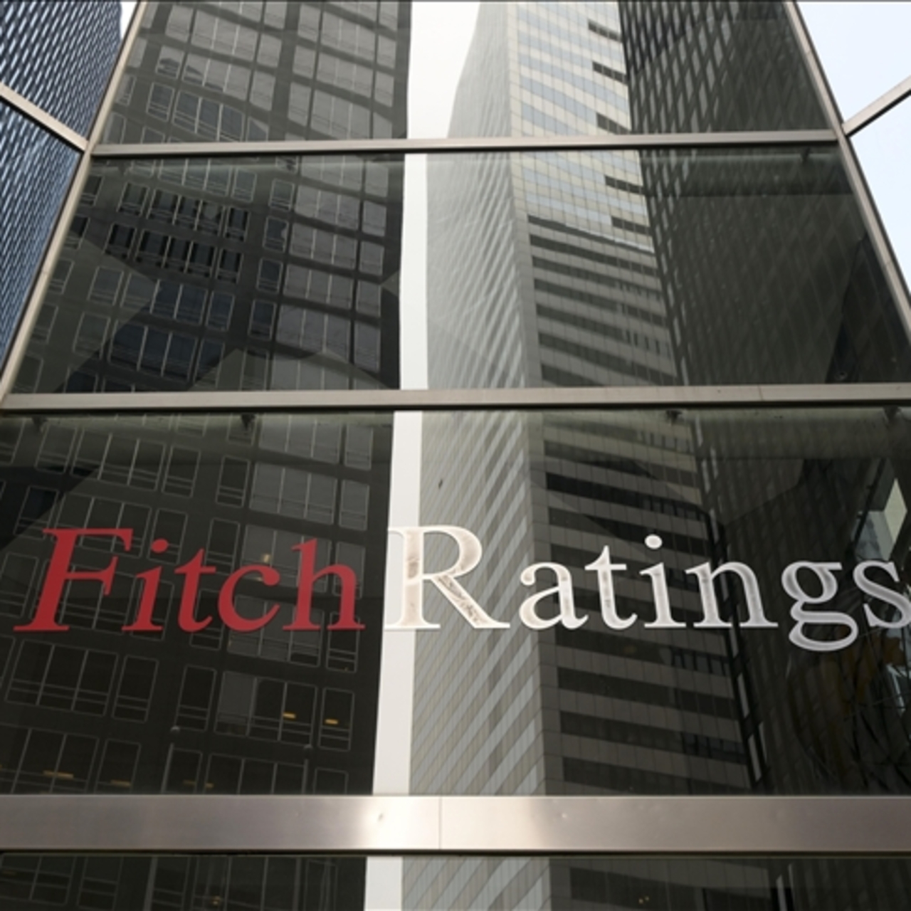 Fitch, Fransa'nın kredi notunu düşürdü