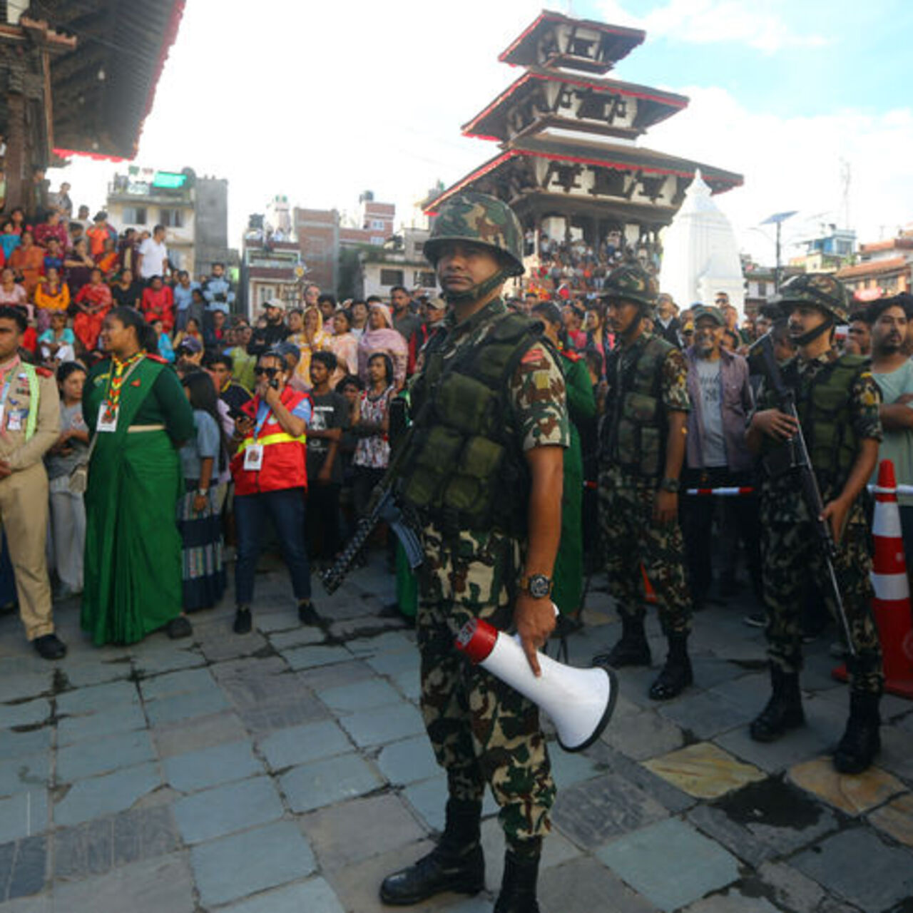 Nepal'de hayat normale dönüyor