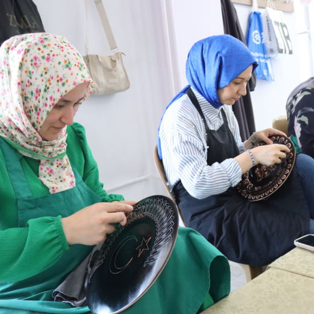 Erzincanlı kadınların elinde geleceğe taşınıyor