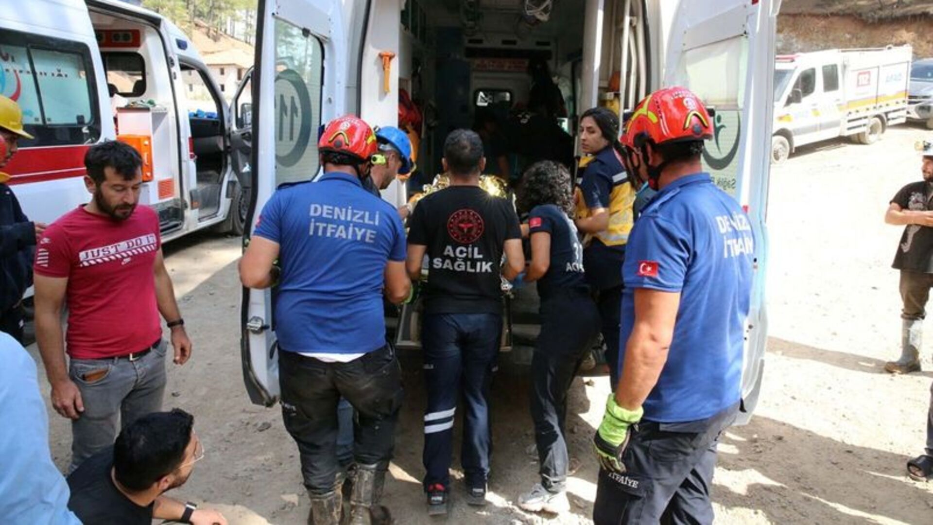 Denizli'de Maden Faciasından Mucizevi Kurtuluş! İki İşçi Göçük Altından Sağ Salim Çıkarıldı
