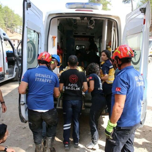 Göçükteki 2 işçi kurtarıldı