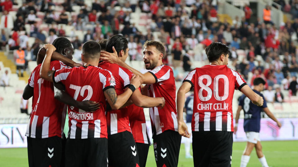 Sivasspor tek attı üç aldı!