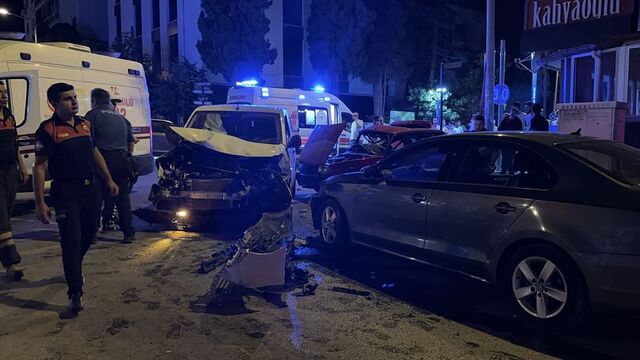 Burdur'da zincirleme kaza: 1 ölü, 4 yaralı