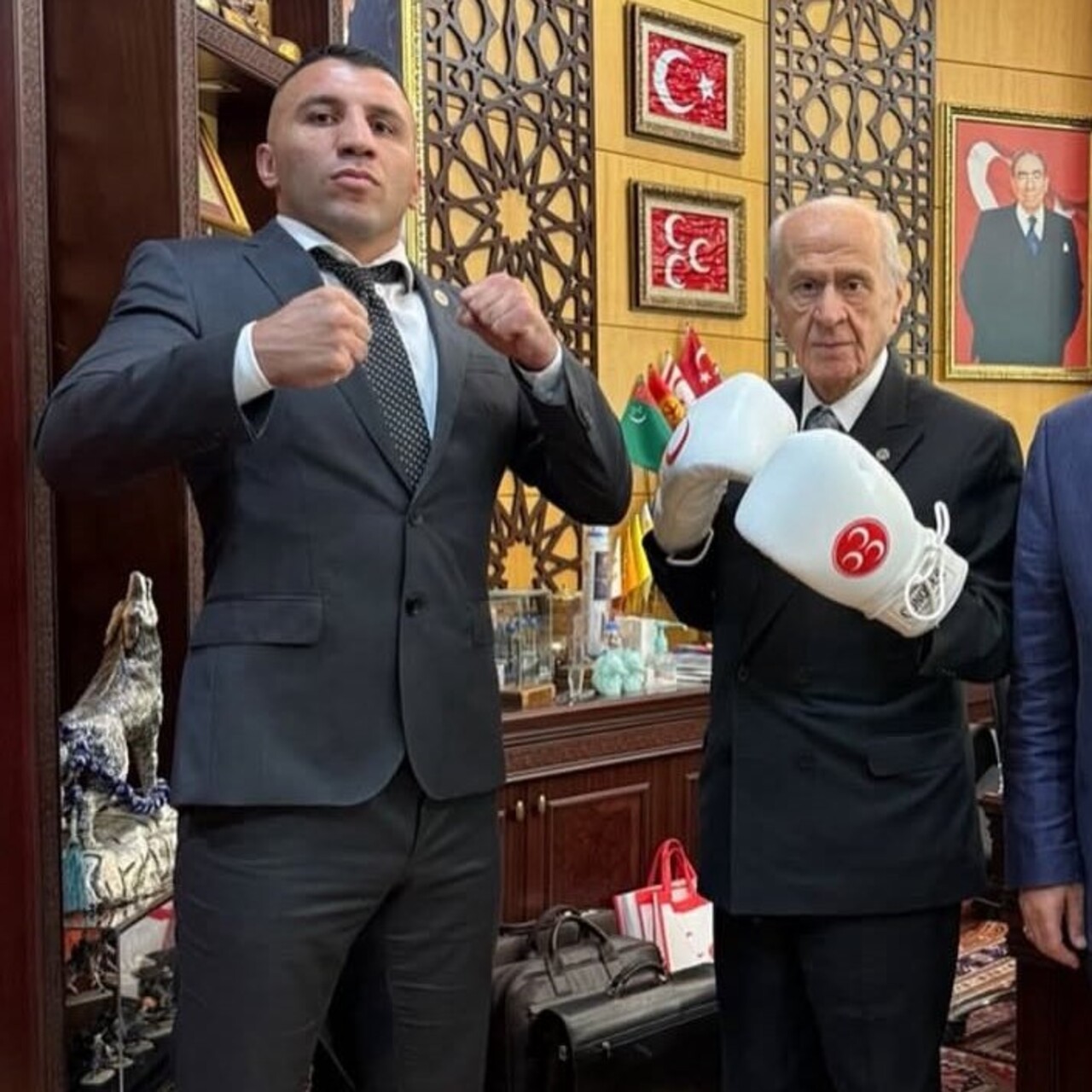 Boksör Yıldırım'ı makamında kabul etti