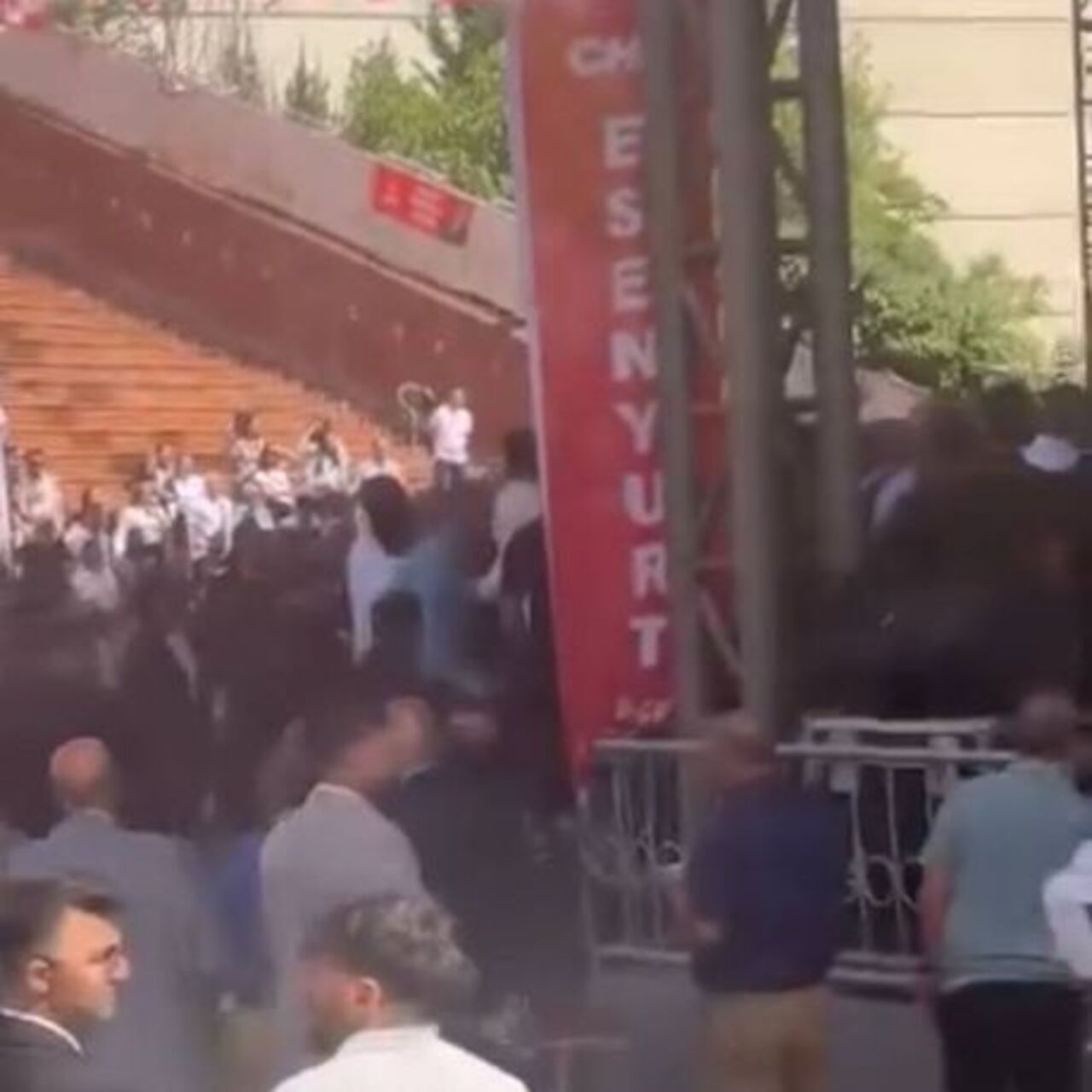 CHP Esenyurt İlçe Kongresi'nde kavga çıktı | Flaş Gelişme