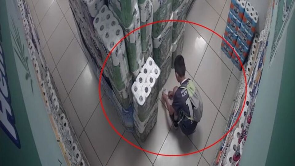 Marketteki peçeteleri tutuşturdu