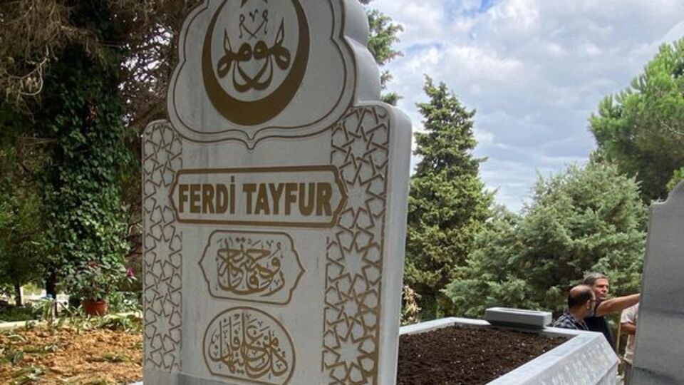 Bahçeli, Ferdi Tayfur'un kabrini yaptırdı
