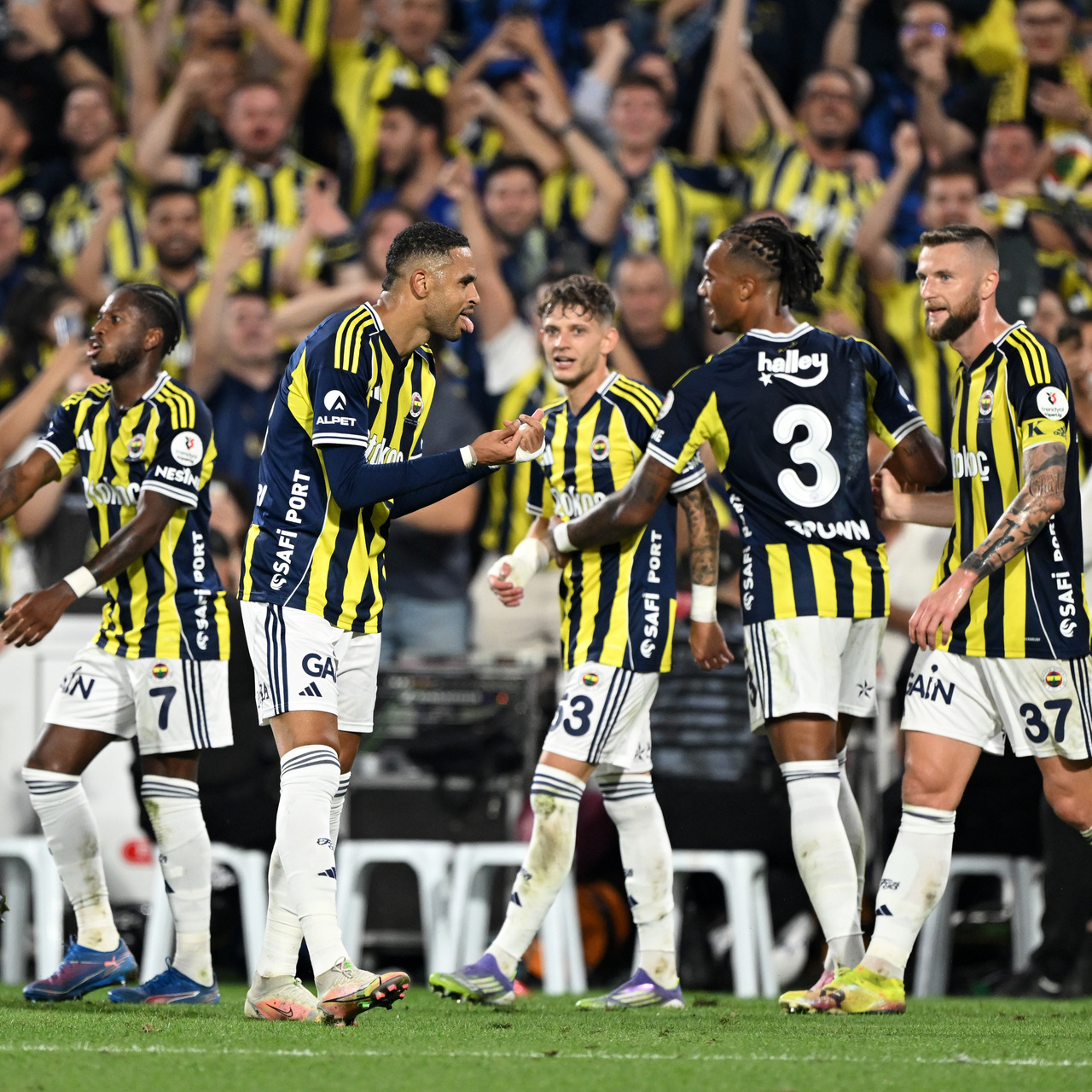 Dev maçta kazanan F.Bahçe!