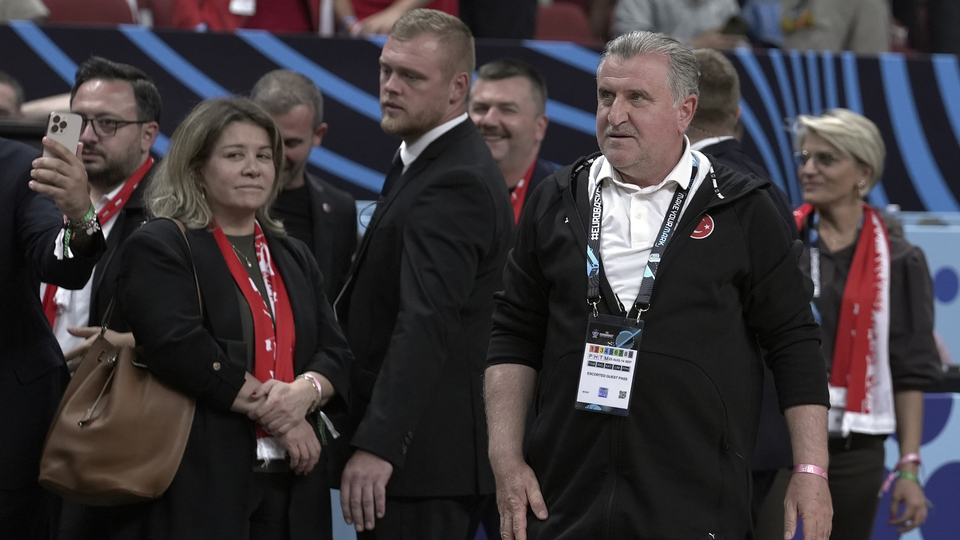 Bakan Bak'tan 12 Dev Adam'a tebrik!