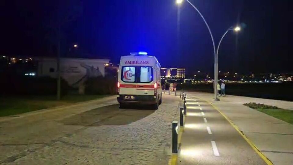 Denize düşen arkadaşını kurtarmak isterken boğuldu