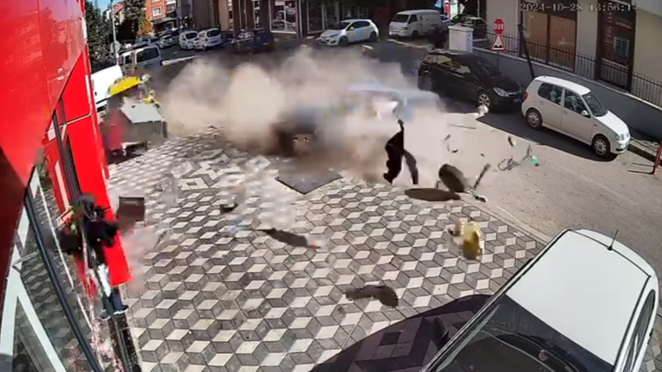 2 yılda iş yerine 9 araç çarptı!