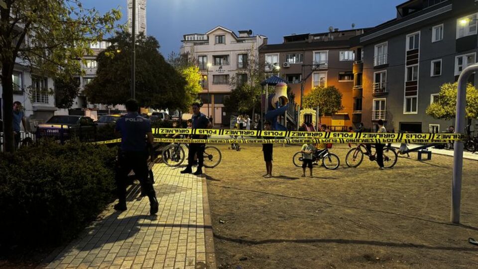 Parktaki çocuğa yorgun mermi isabet etti!