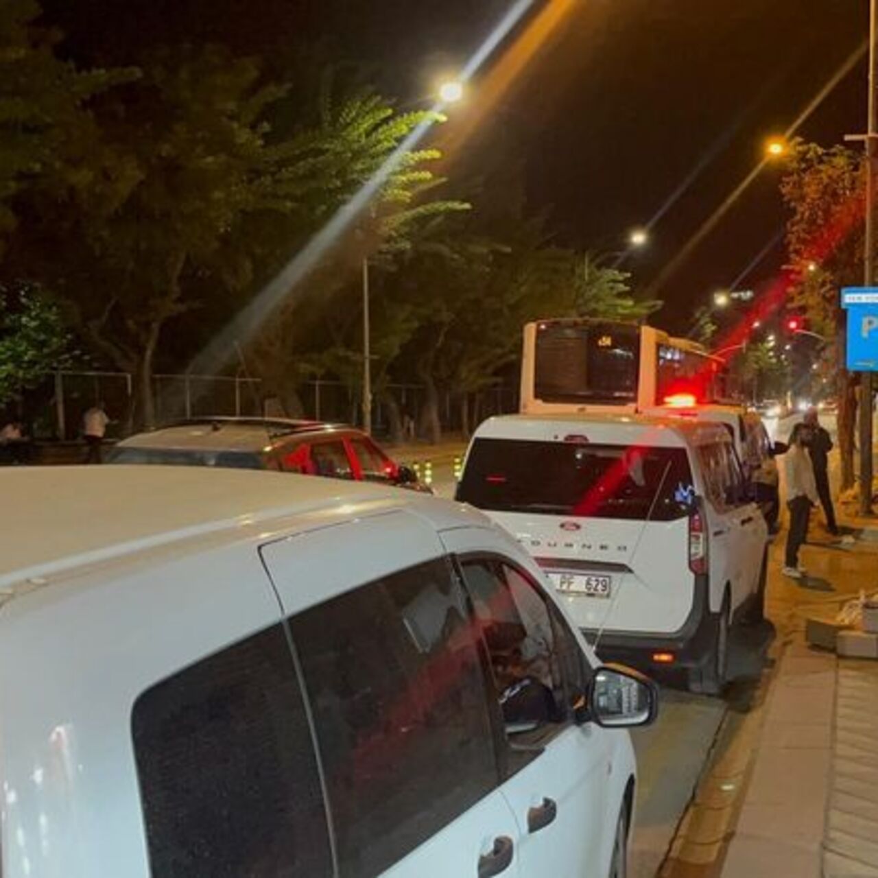 "Yan baktın" deyip kuryeyi bıçakladılar!