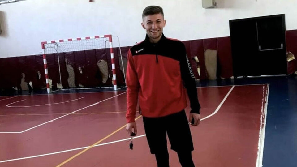 Arkadaşına kartını verdi, başına gelmeyen kalmadı!