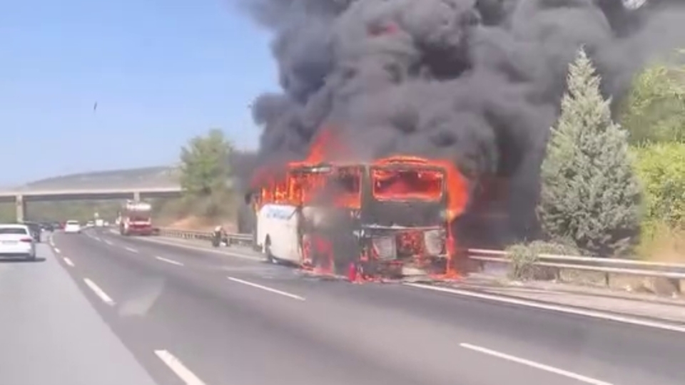 Otobüs alev topuna döndü!