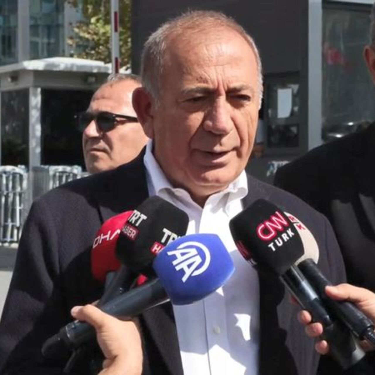 Tekin'den kurultay davası açıklaması
