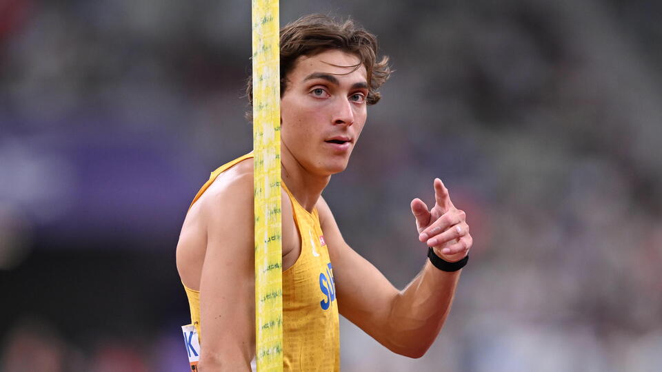 Armand Duplantis'ten bir dünya rekoru daha!