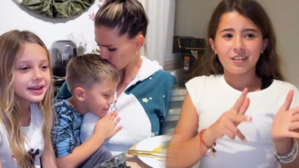 Çocuklarıyla birlikte Türkçe öğreniyor