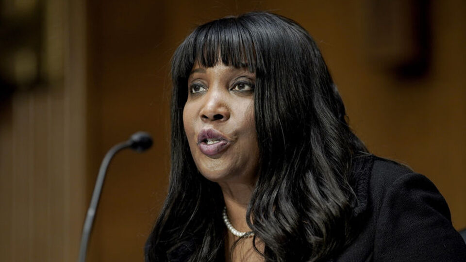 Cook'un görevden alınmasına mahkeme engeli