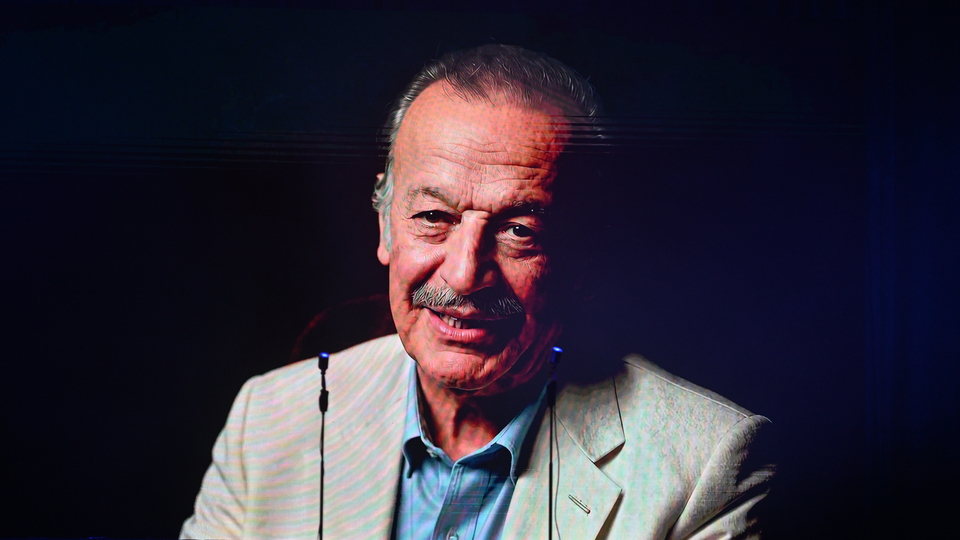 Sahnede 100'üncü yıl sürprizi