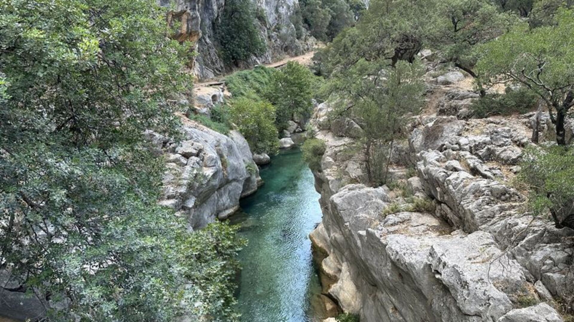 Yazılı Kanyon doğayla baş başa kalmak isteyen ziyaretçilerini konuk ediyor
