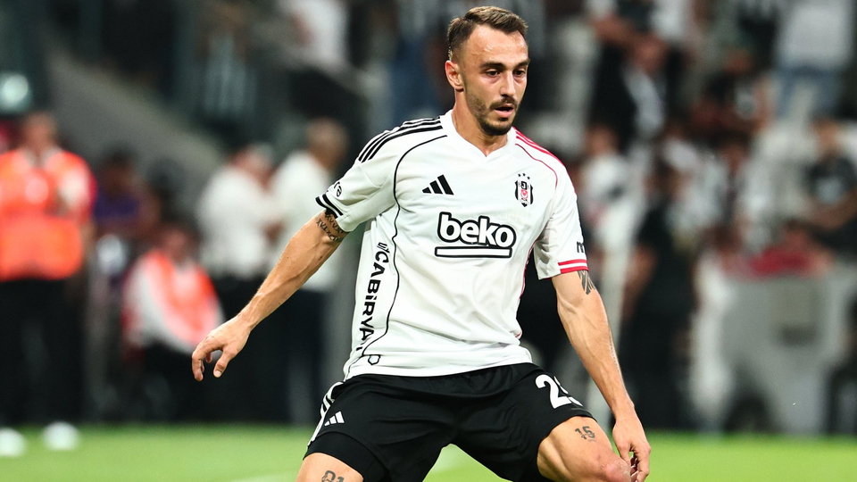 Ayağının tozuyla göz doldurdu!