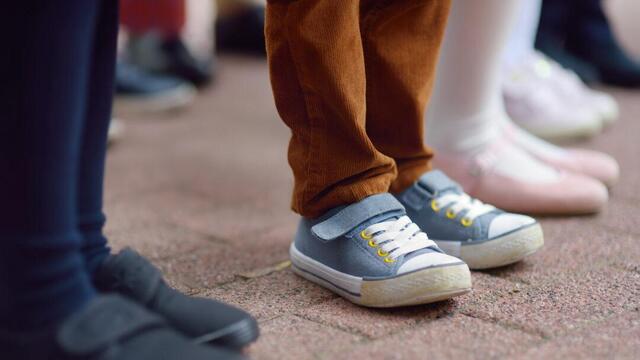 O ayakkabılar çocukları da yetişkinleri de hasta ediyor