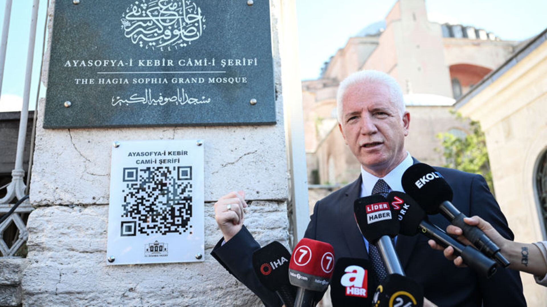 İstanbul'da tarihi cami ve türbelere karekod asıldı | Son dakika haberleri