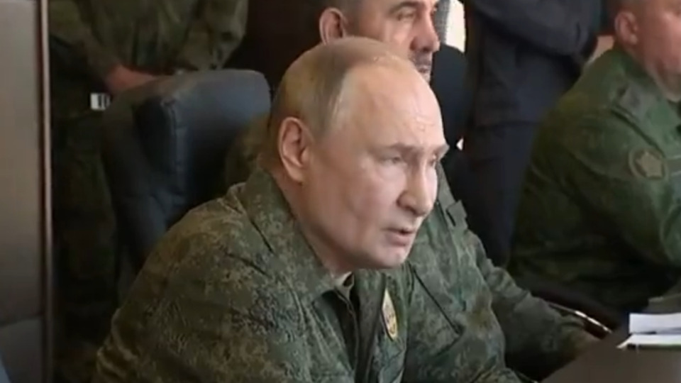 Putin askeri üniforma giydi