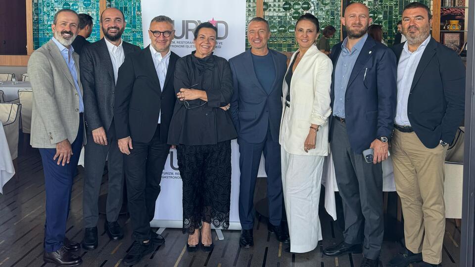 "Zor dönemi misafirlerle birlikte atlatmaya niyetliyiz"