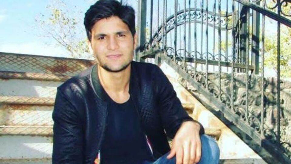 Feci olay! Kıyafeti balya makinesine takıldı!