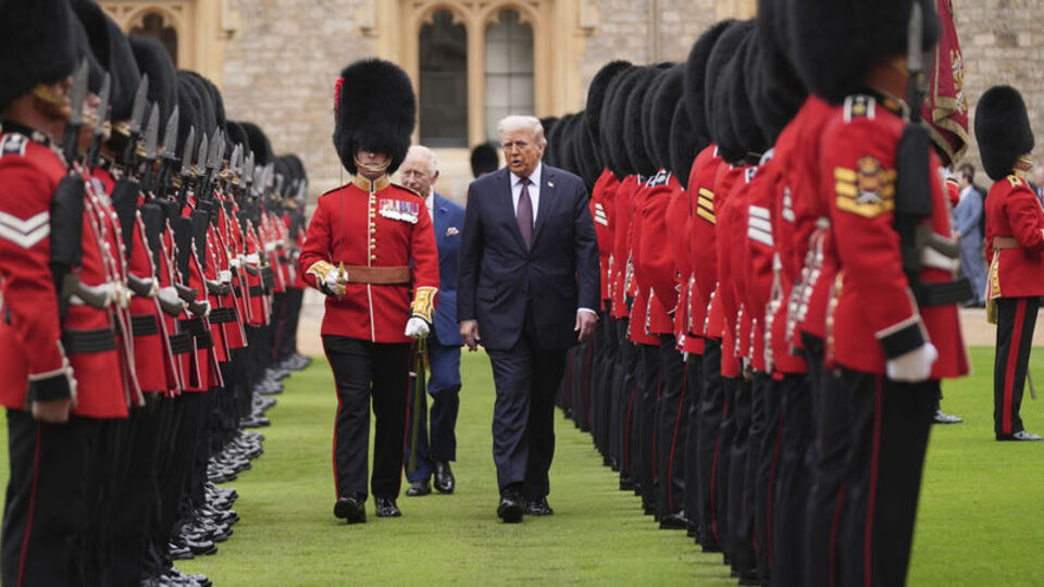 Donald Trump Kral Charles ile bir araya geldi