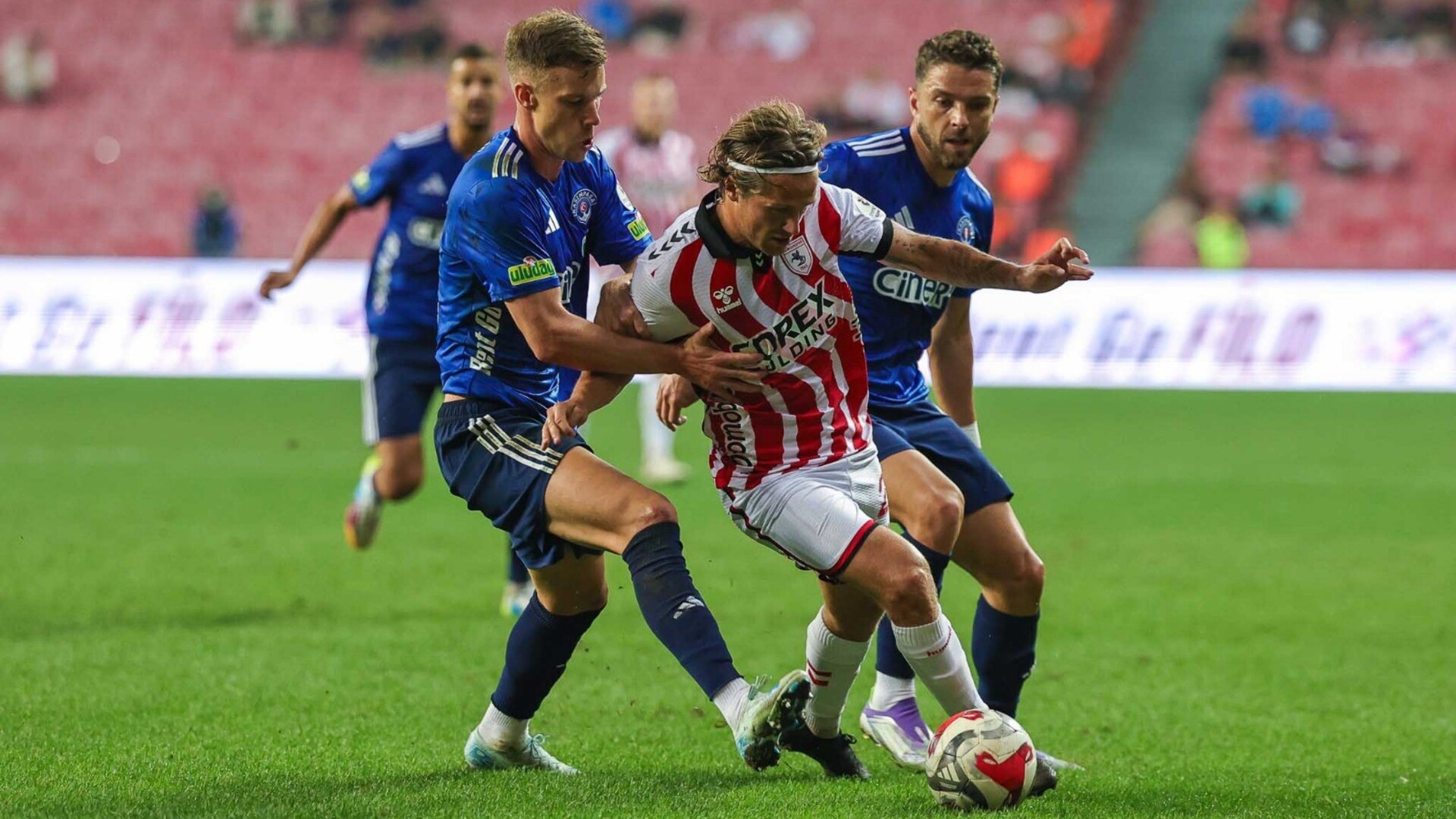 Samsunspor - Kasımpaşa Maçı Golsüz Berabere Bitti: Taraftar Hayal Kırıklığına Uğradı!
