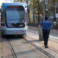 İstanbul'da yaya tramvayın altında kaldı
