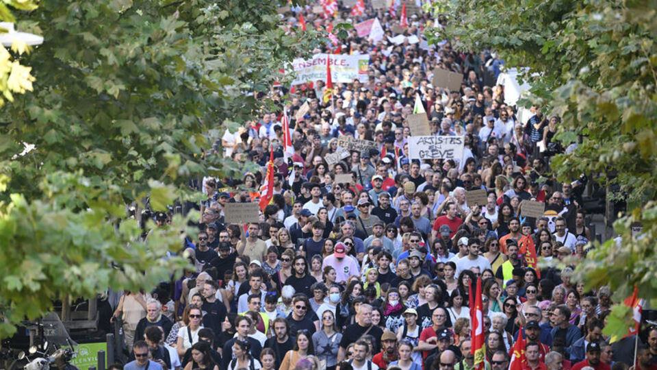 Fransa yakın tarihinin en büyük grevi