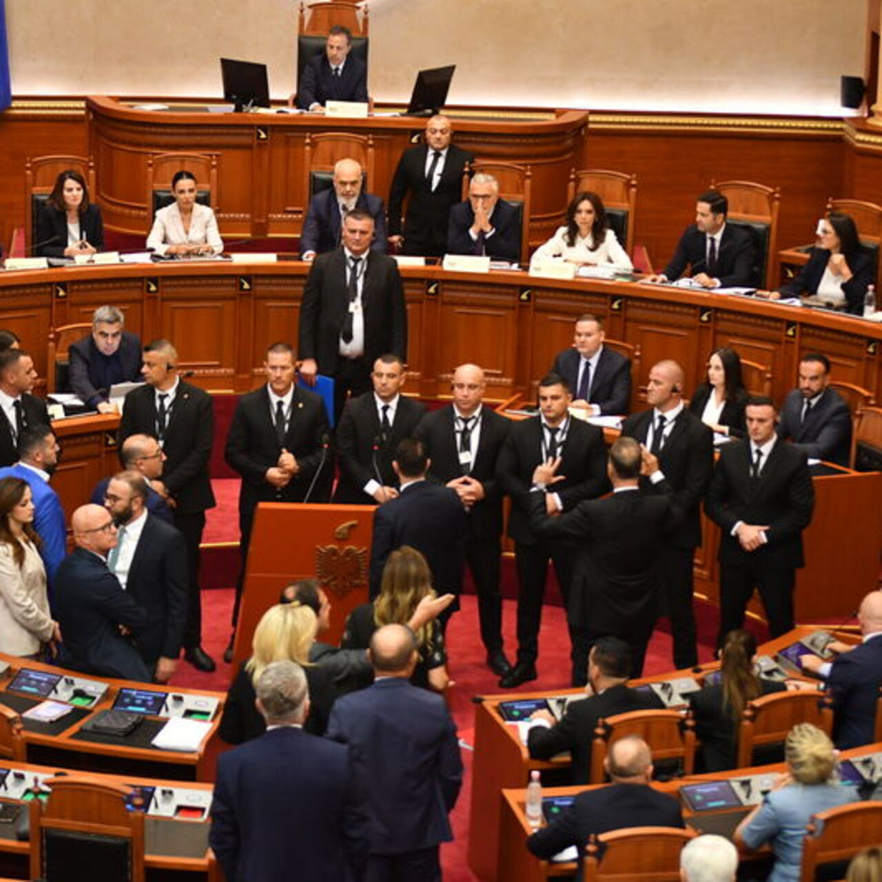 Arnavutluk'ta 130 gün sonra yeni hükümet kuruldu