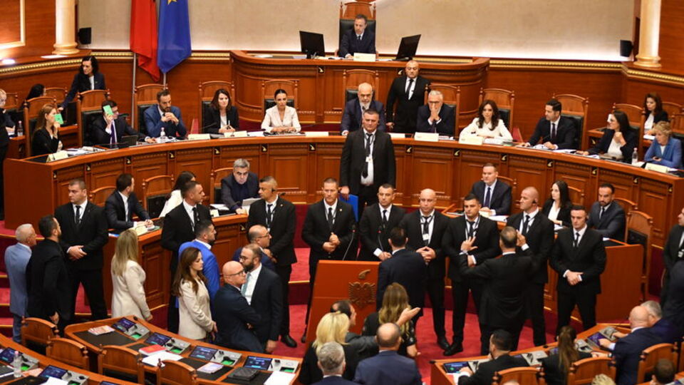 Arnavutluk'ta 130 gün sonra yeni hükümet kuruldu