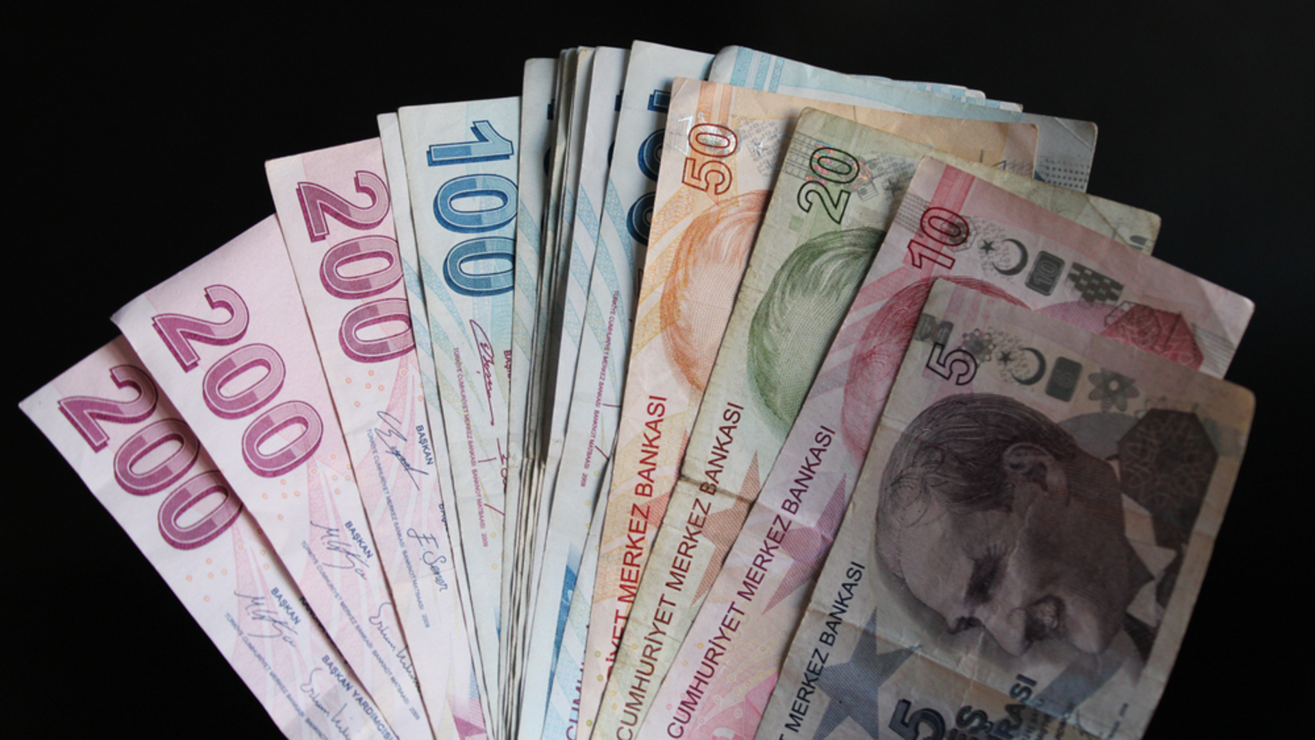 Kredi kartı ve KMH faiz oranı düştü! 2025 Eylül indirimli kredi kartı, KMH, kredi kartı nakit çekim ve gecikme faizi faiz oranı ne kadar oldu?