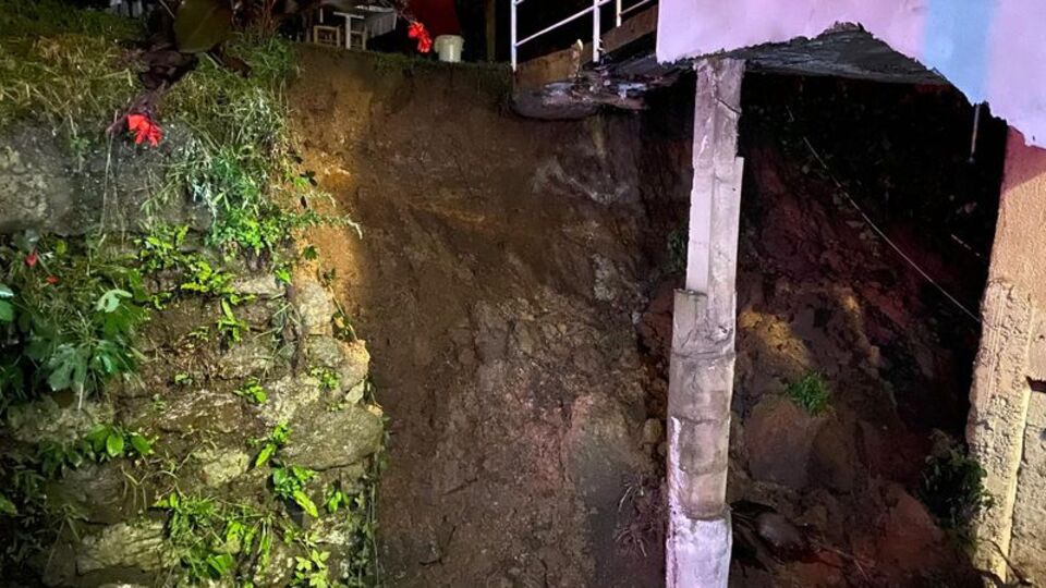 Heyelan riski nedeniyle 2 bina boşaltıldı