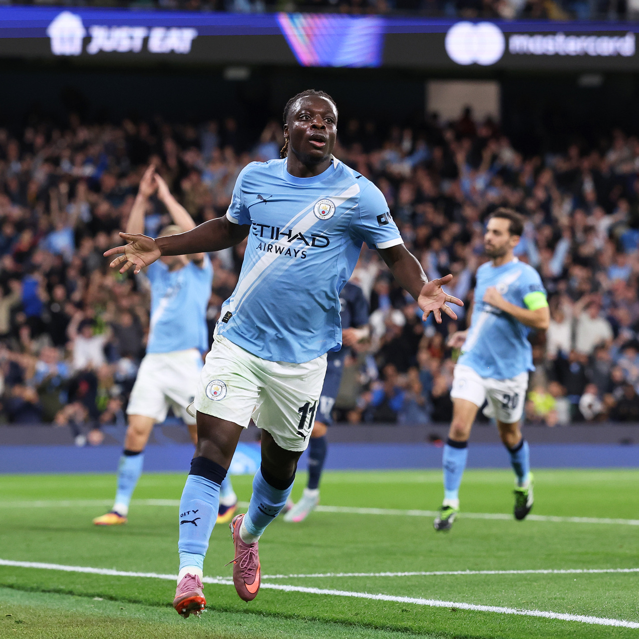 Manchester City evinde Napoli'yi devirdi!