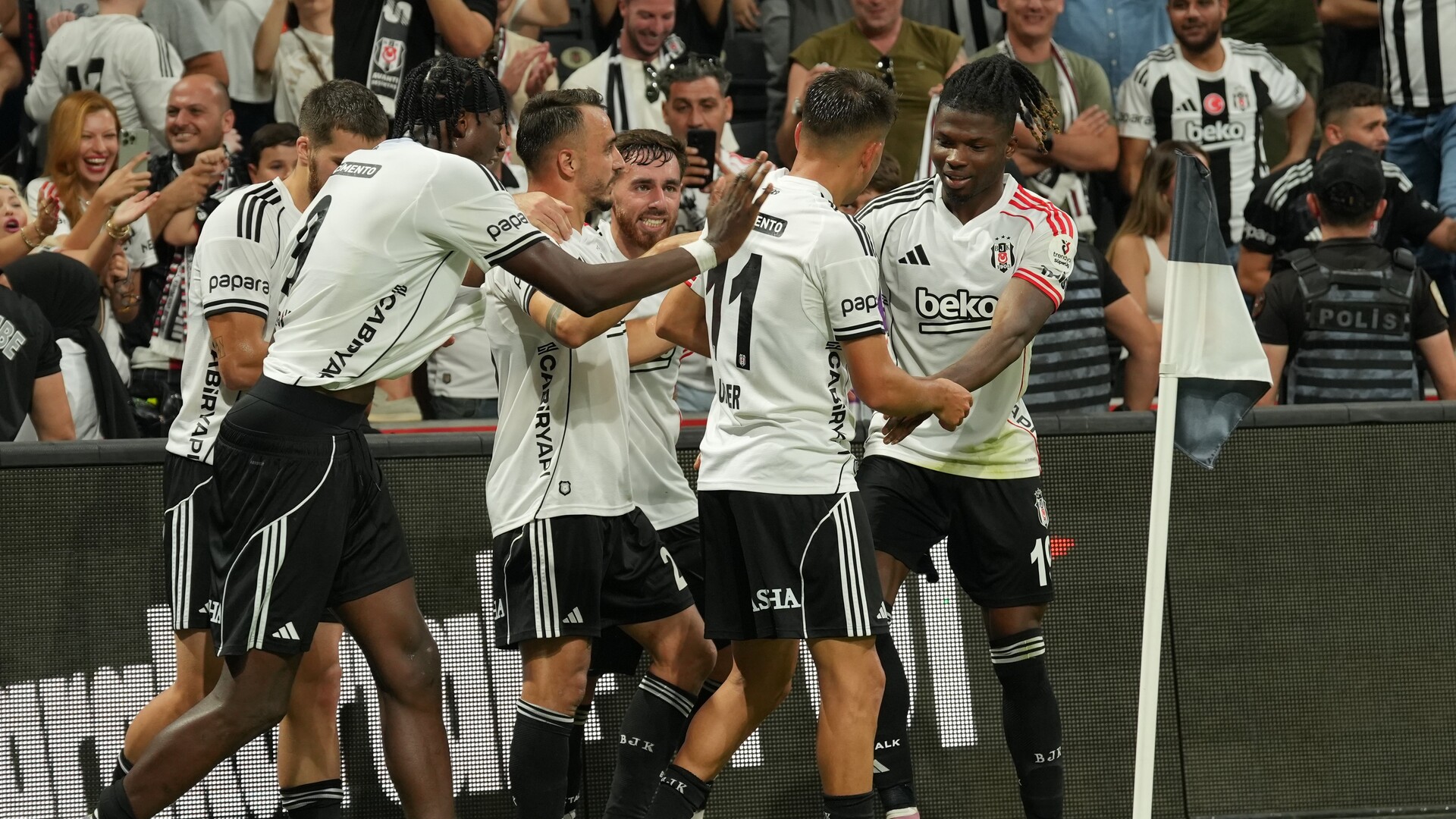 Beşiktaş, Göztepe Karşısında Devrim Yaratacak 11! Fernando Santos'tan Sürpriz Hamleler