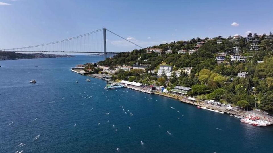 Boğazda gemi trafiği askıya alındı