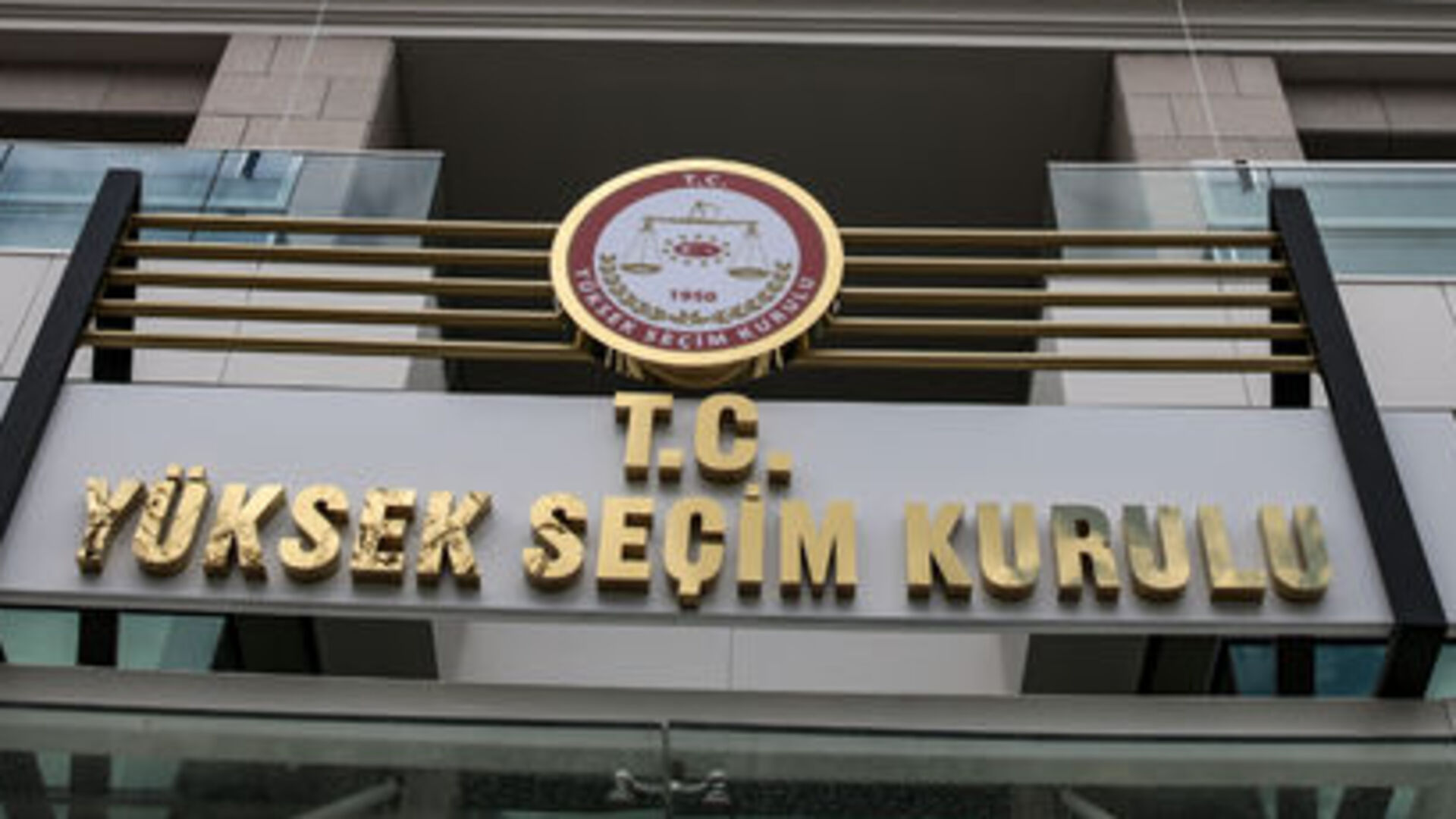 YSK'dan CHP'ye Sürpriz Toplantı: Yerel Seçim Gündemi Masada!